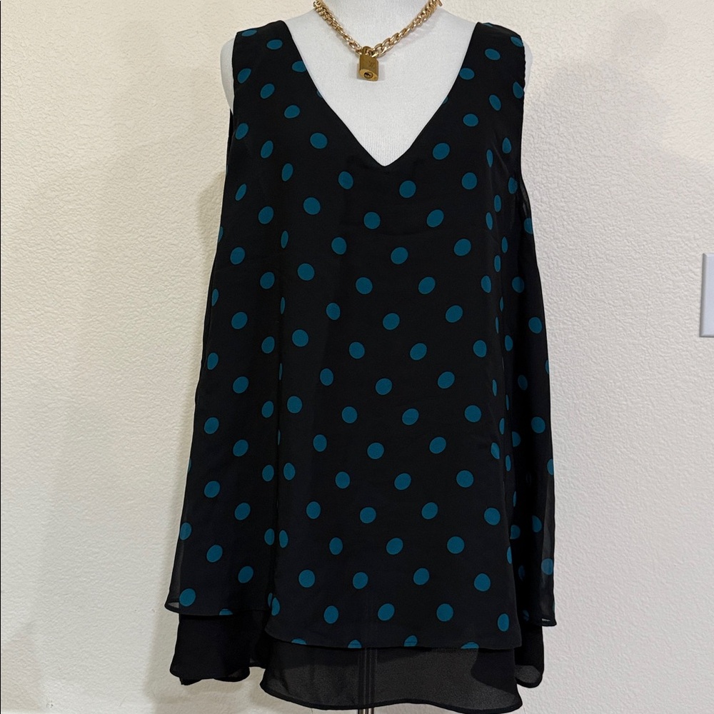 EUC Torrid sleeveless lined career top size 2 black with turquoise dots